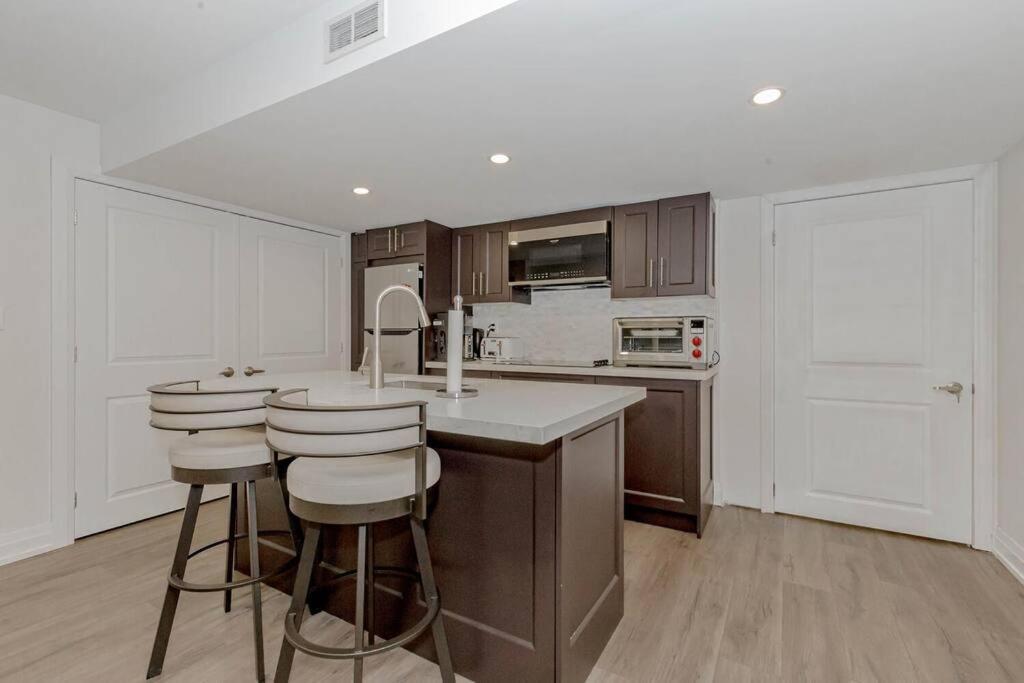 Luxury Basement Apartment In Oakville Exteriér fotografie