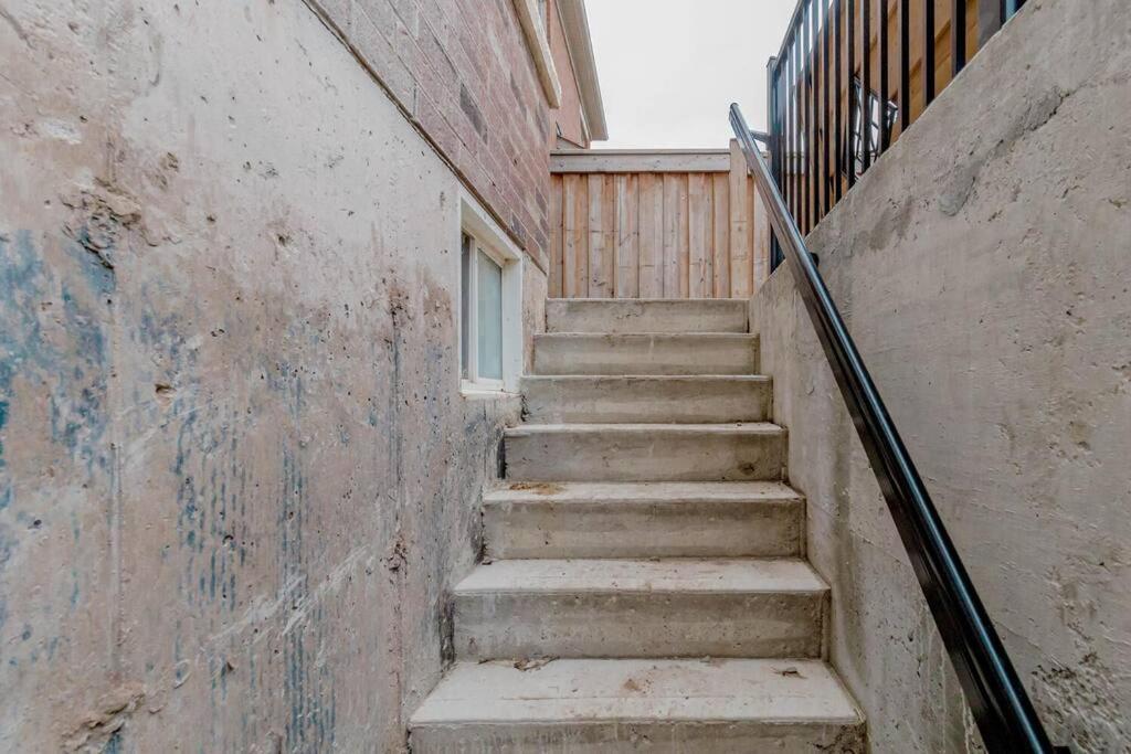 Luxury Basement Apartment In Oakville Exteriér fotografie