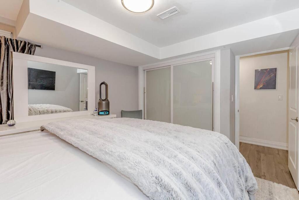 Luxury Basement Apartment In Oakville Exteriér fotografie