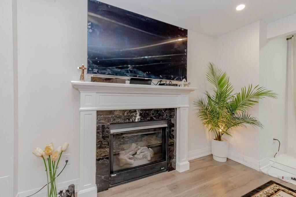 Luxury Basement Apartment In Oakville Exteriér fotografie