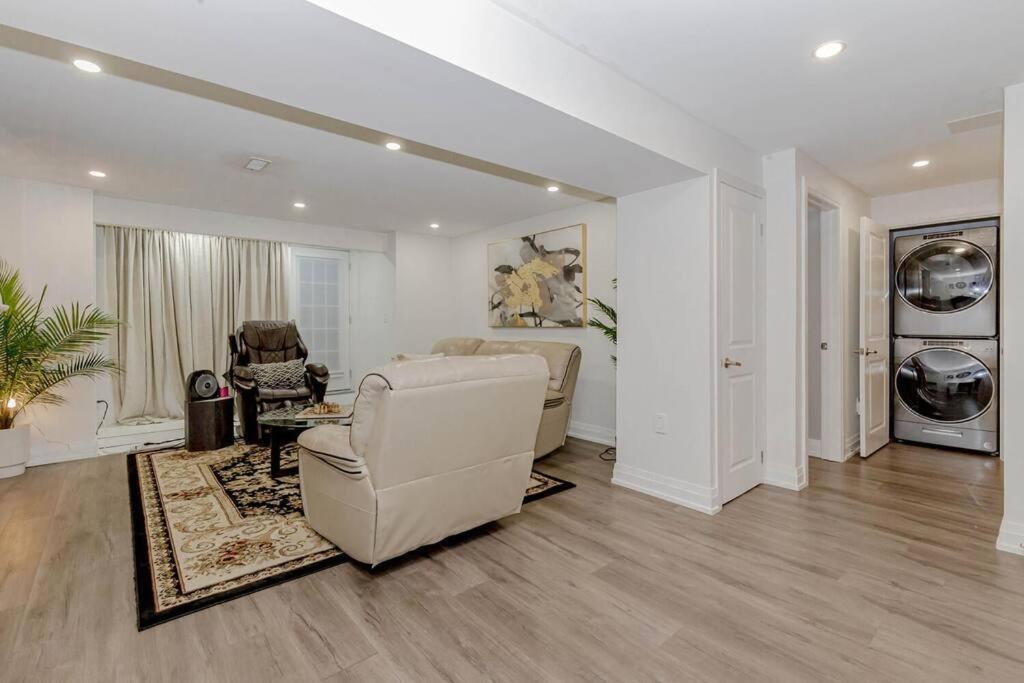 Luxury Basement Apartment In Oakville Exteriér fotografie