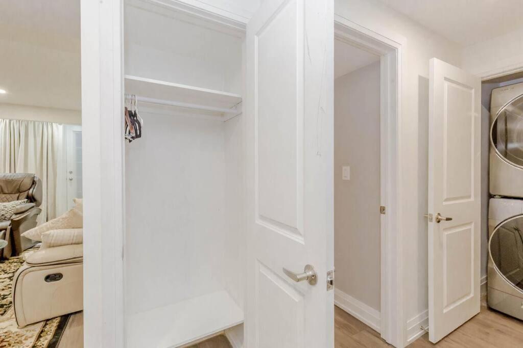 Luxury Basement Apartment In Oakville Exteriér fotografie