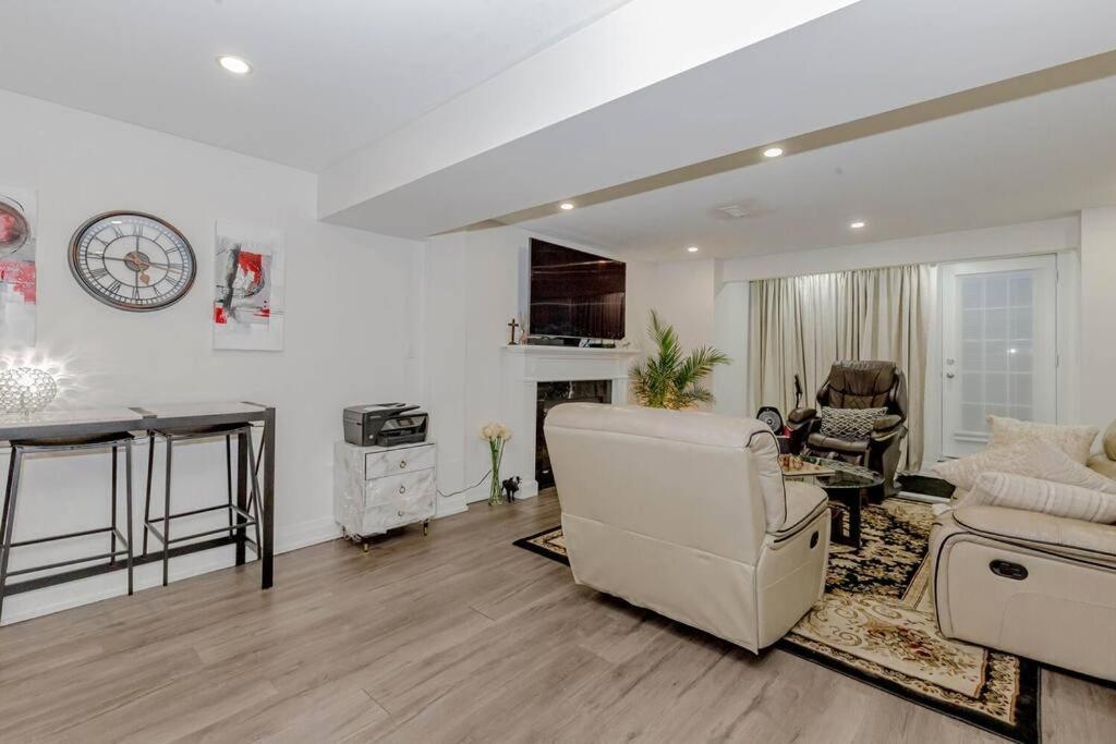 Luxury Basement Apartment In Oakville Exteriér fotografie