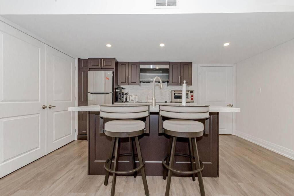 Luxury Basement Apartment In Oakville Exteriér fotografie