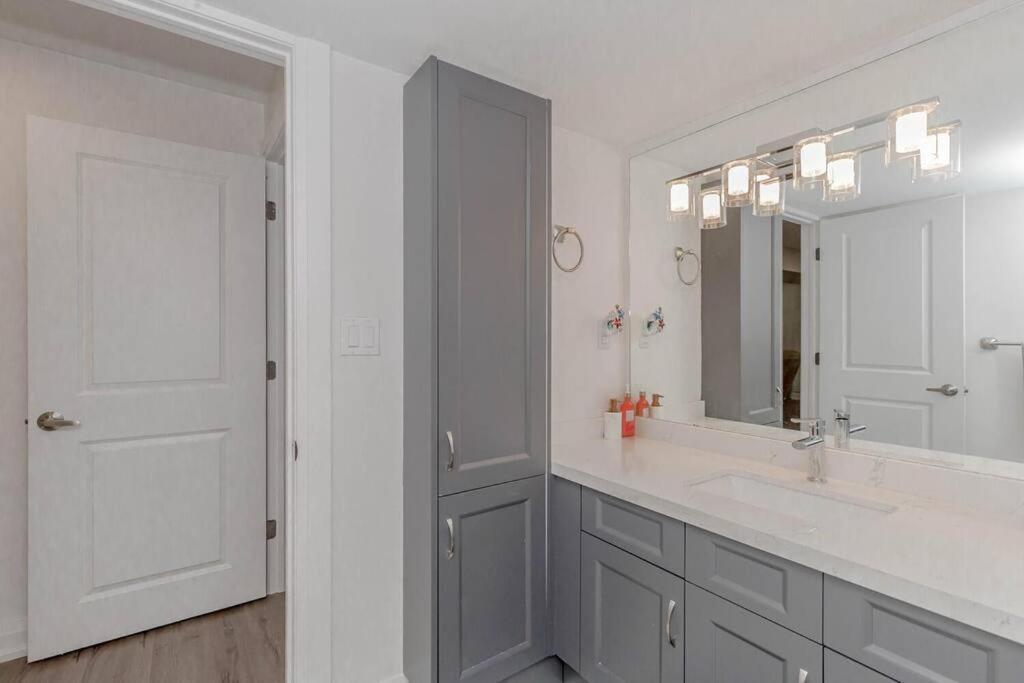 Luxury Basement Apartment In Oakville Exteriér fotografie