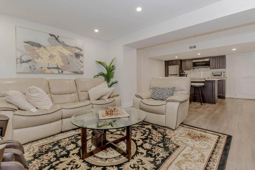 Luxury Basement Apartment In Oakville Exteriér fotografie